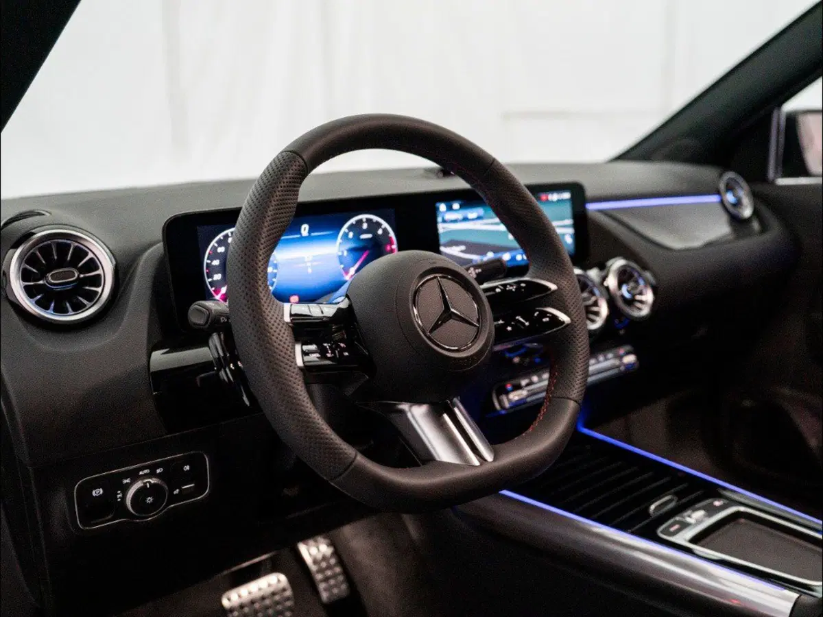 Mercedes-Benz GLA SUV nuova a Macerata (16)