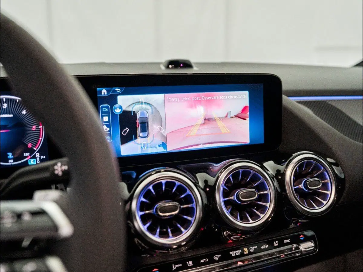 Mercedes-Benz GLA SUV nuova a Macerata (18)