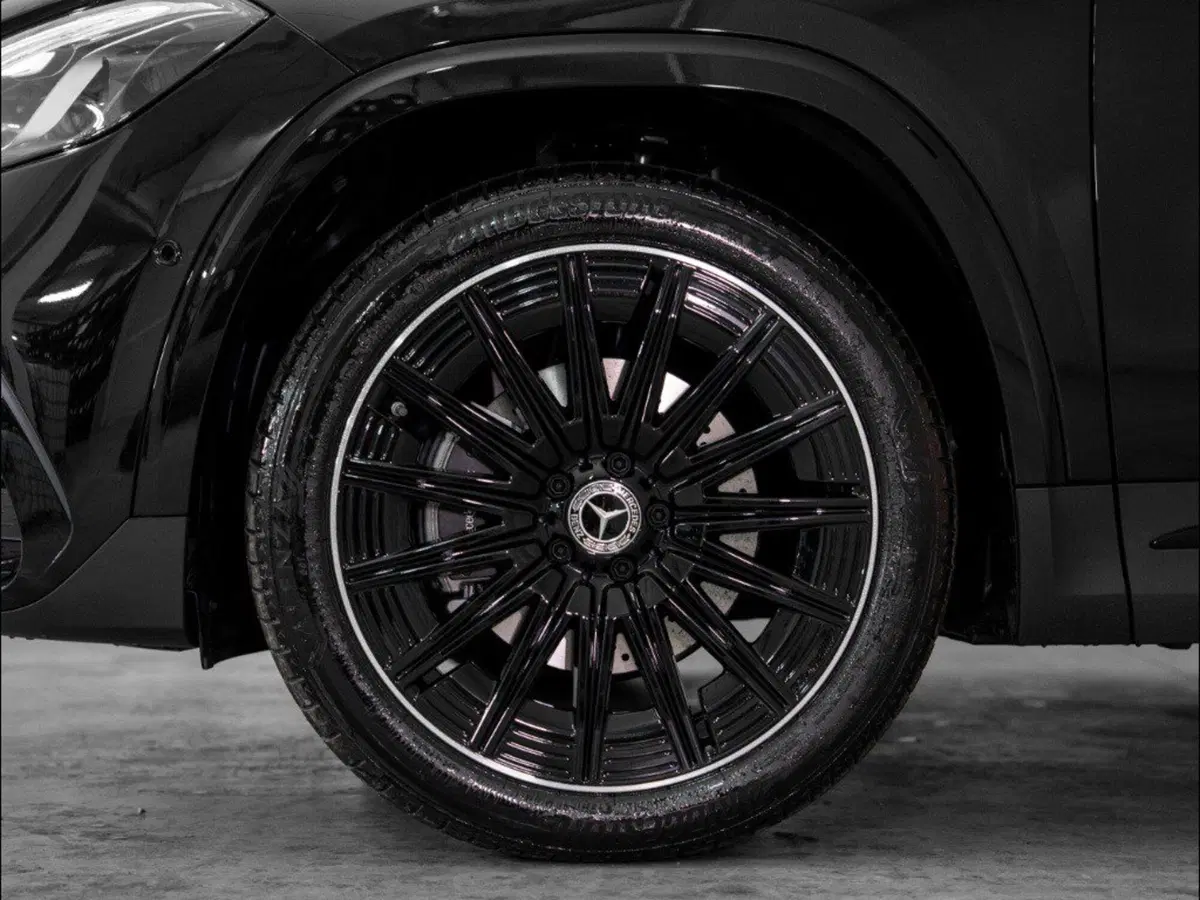 Mercedes-Benz GLA SUV nuova a Macerata (4)
