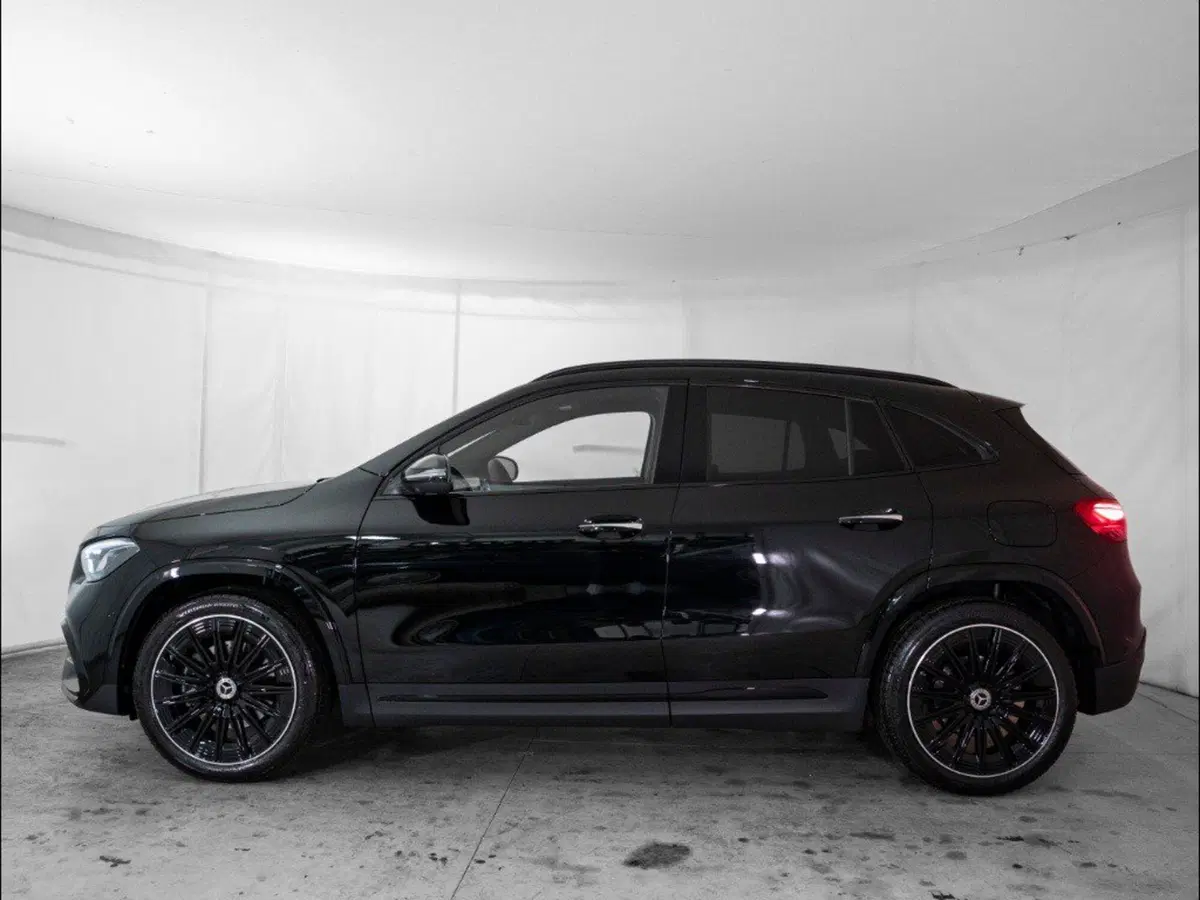 Mercedes-Benz GLA SUV nuova a Macerata (5)