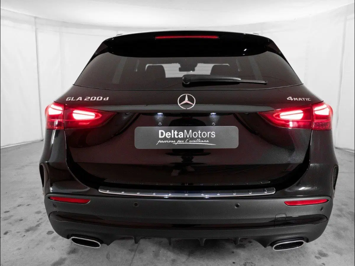 Mercedes-Benz GLA SUV nuova a Macerata (8)