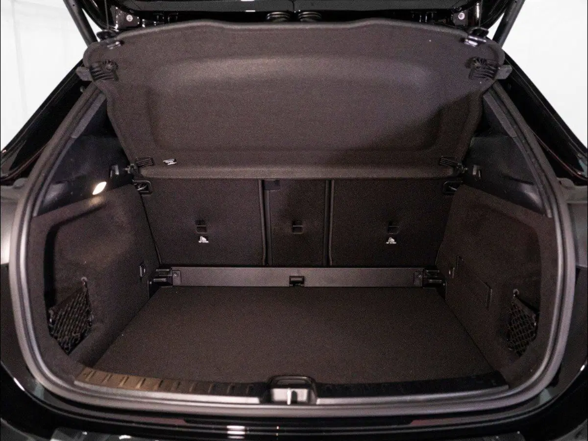 Mercedes-Benz GLA SUV nuova a Macerata (9)
