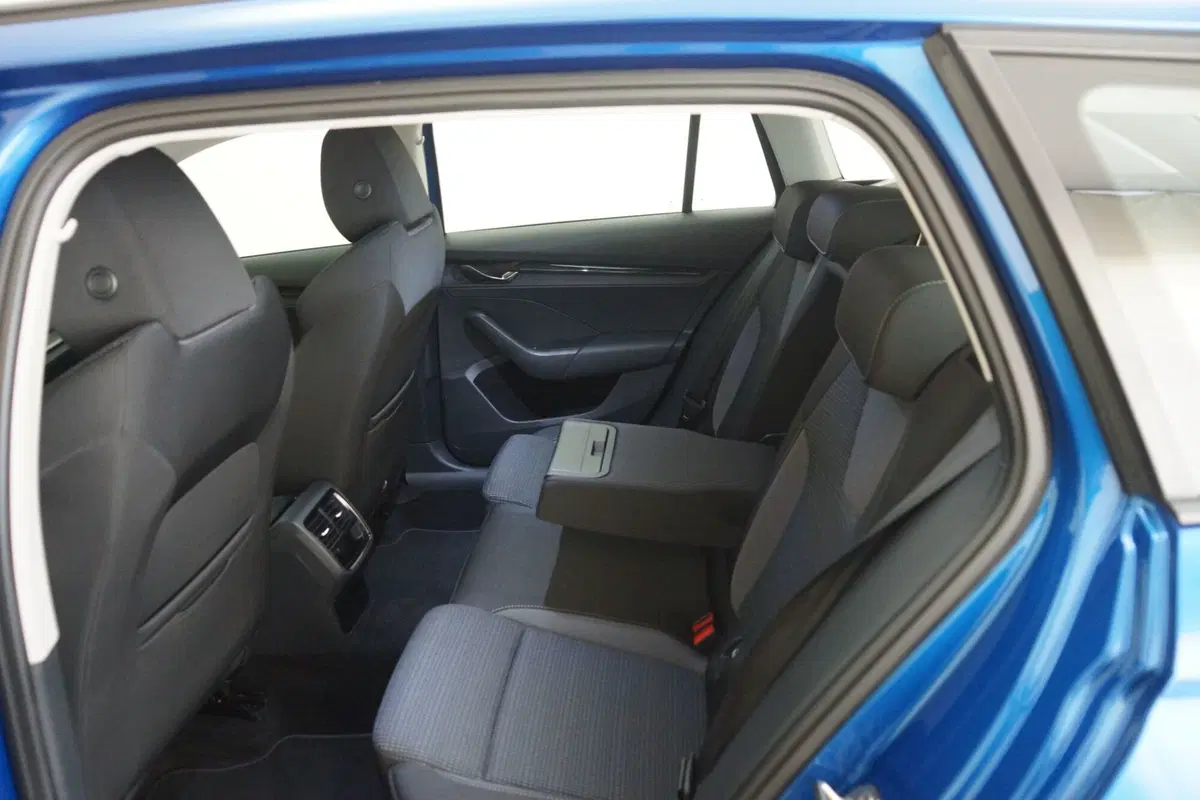 Skoda Octavia Station Wagon usata a Torino (8)