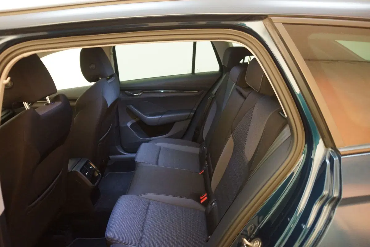 Skoda Octavia Station Wagon usata a Torino (8)