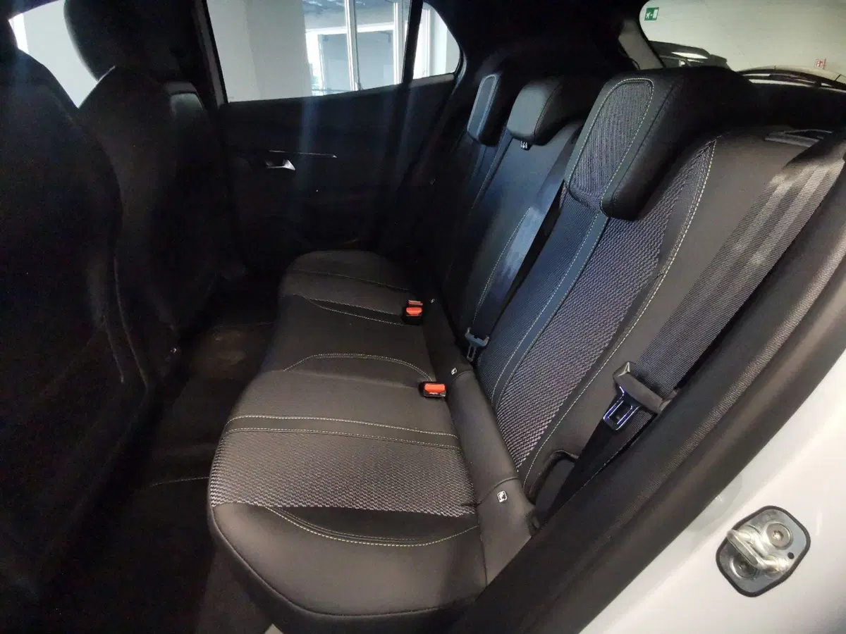 Peugeot 2008 nuova a Taranto (12)