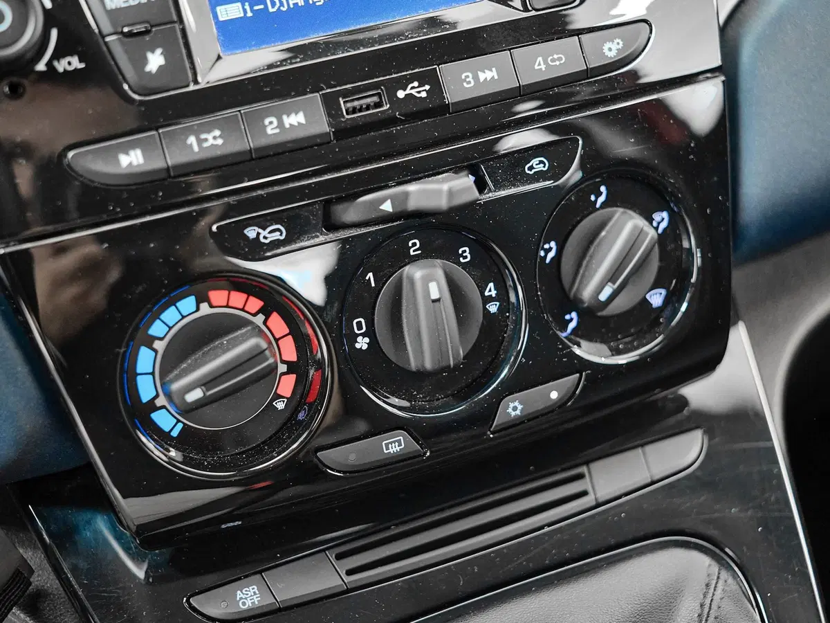 Lancia Ypsilon usata a Prato (17)