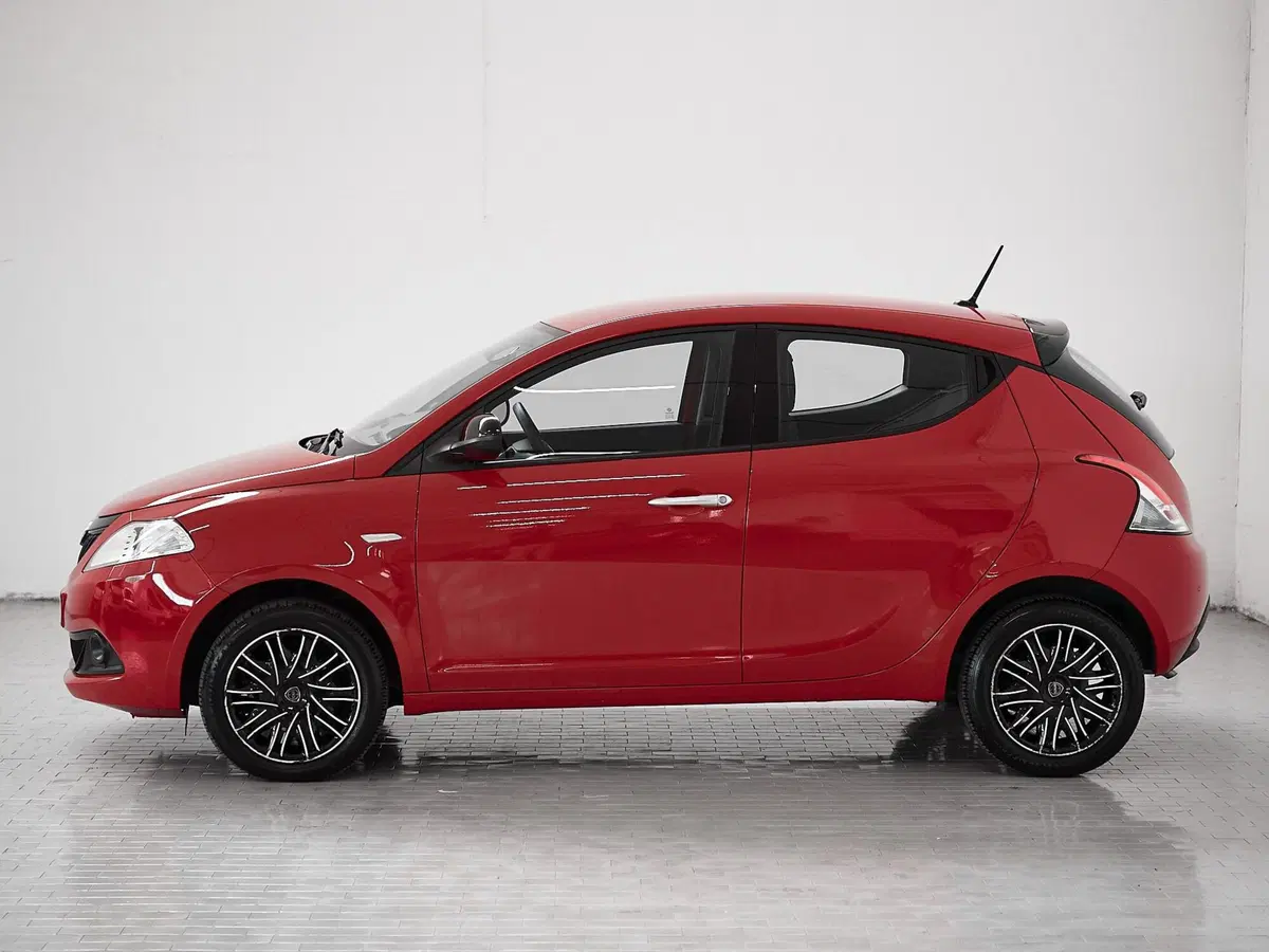 Lancia Ypsilon usata a Prato (2)
