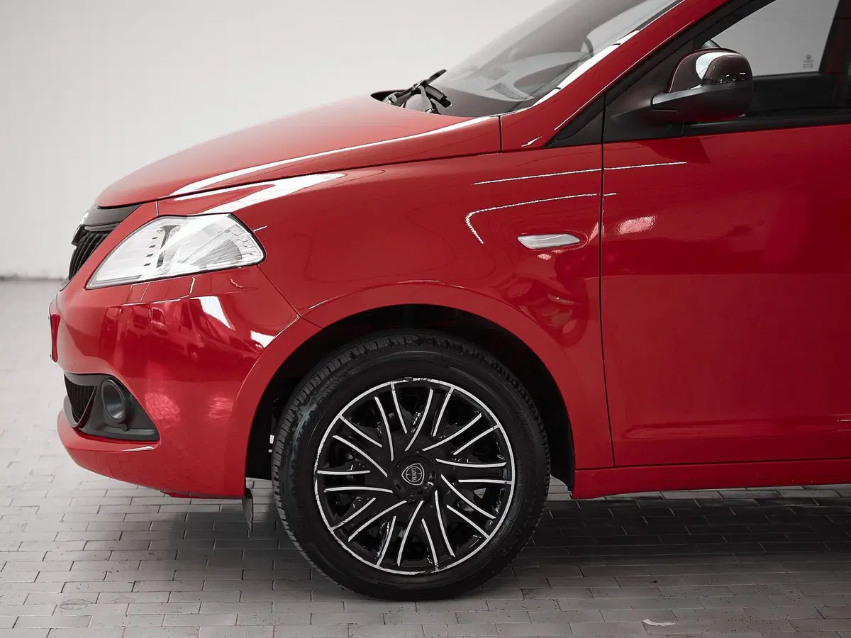 Lancia Ypsilon usata a Prato (4)