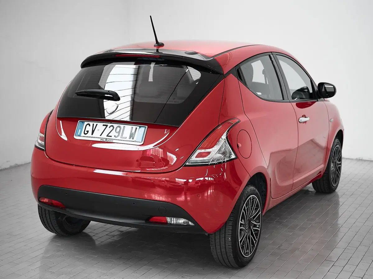 Lancia Ypsilon usata a Prato (8)