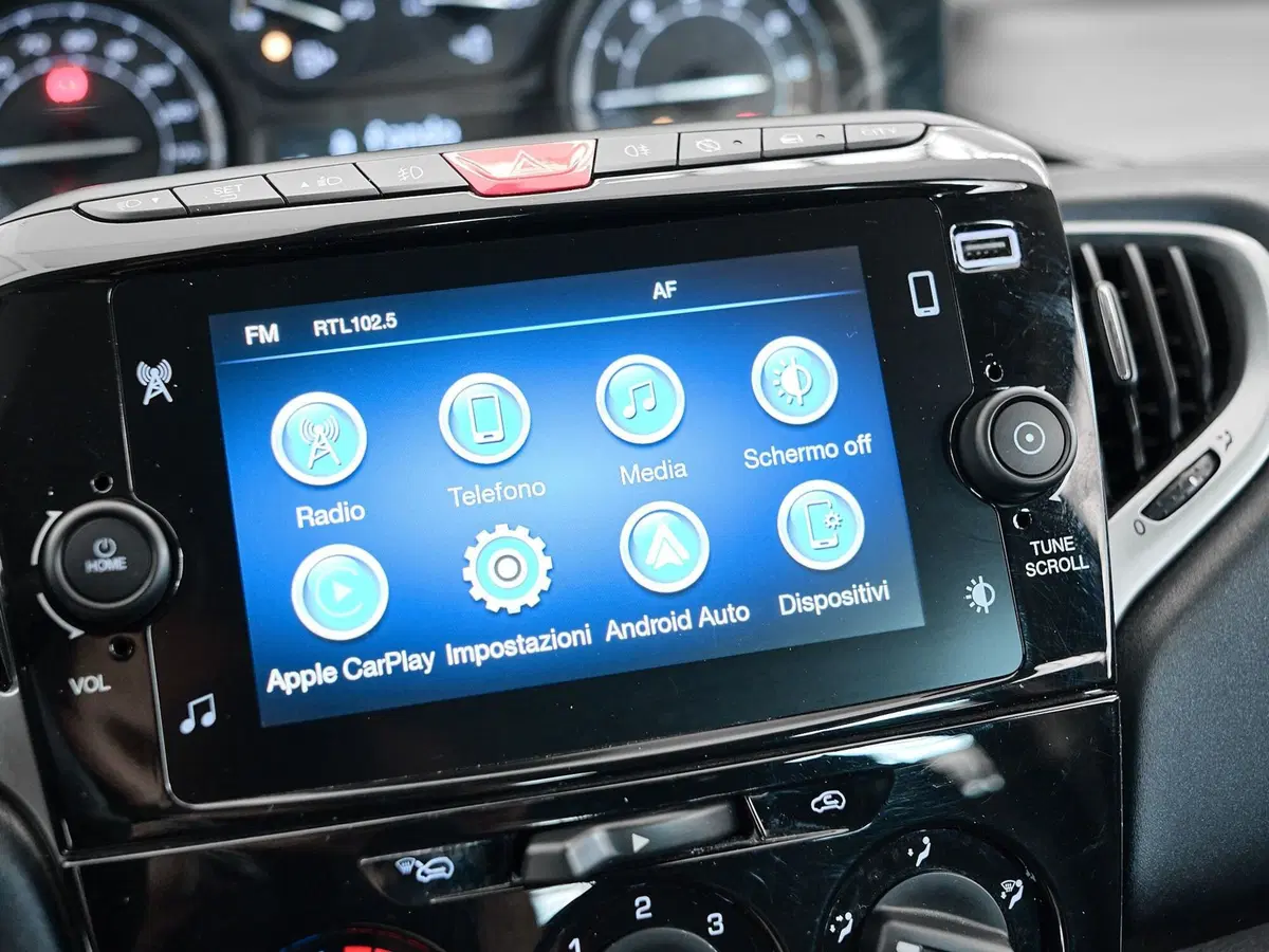 Lancia Ypsilon usata a Prato (14)