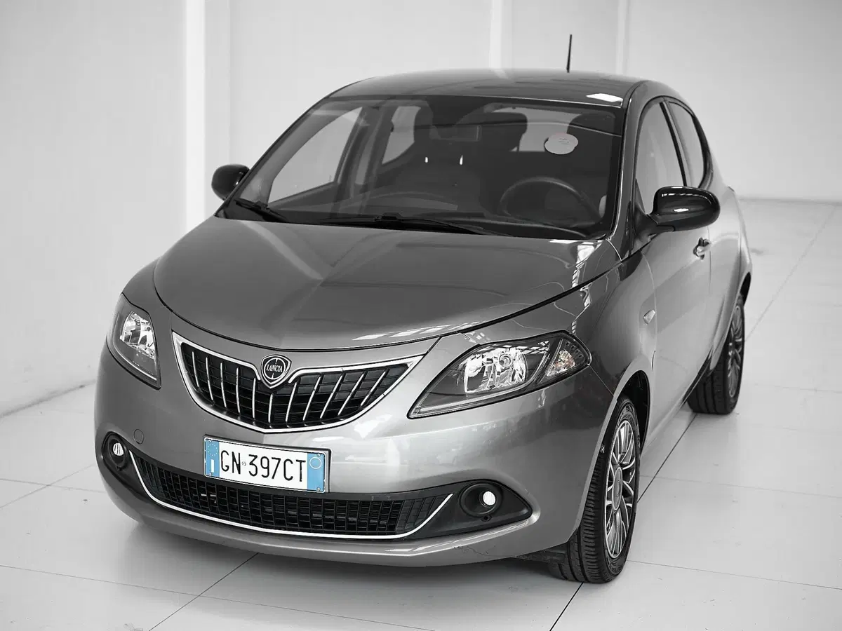 Lancia Ypsilon usata a Prato (2)