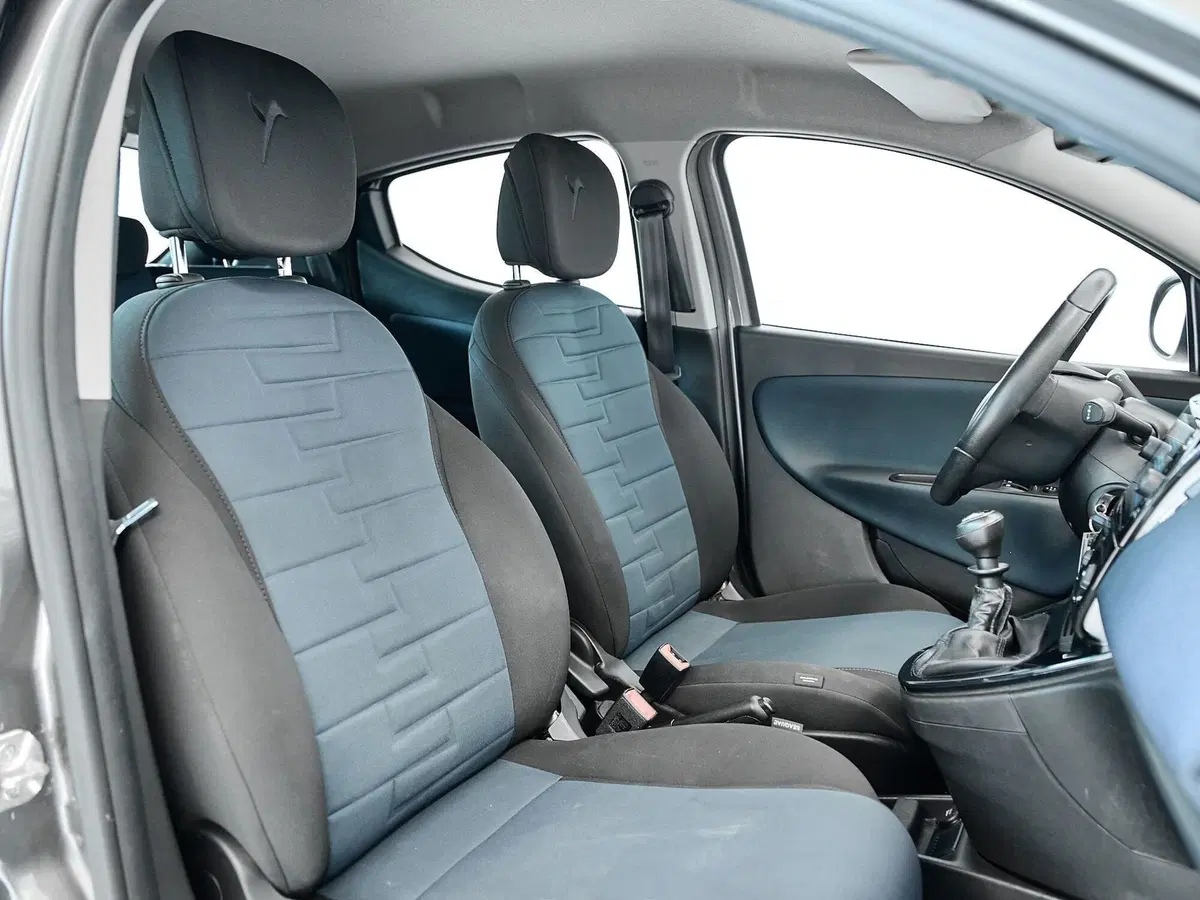 Lancia Ypsilon usata a Prato (20)
