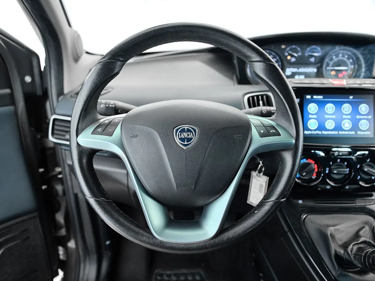 Lancia Ypsilon usata a Prato (9)