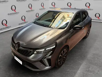 Renault Clio TCe 100 CV GPL 5 porte Techno del 2024 usata a Milano