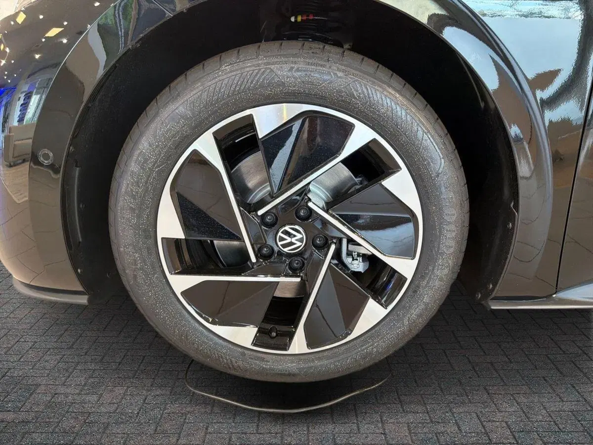 Volkswagen ID.3 nuova a Prato (6)