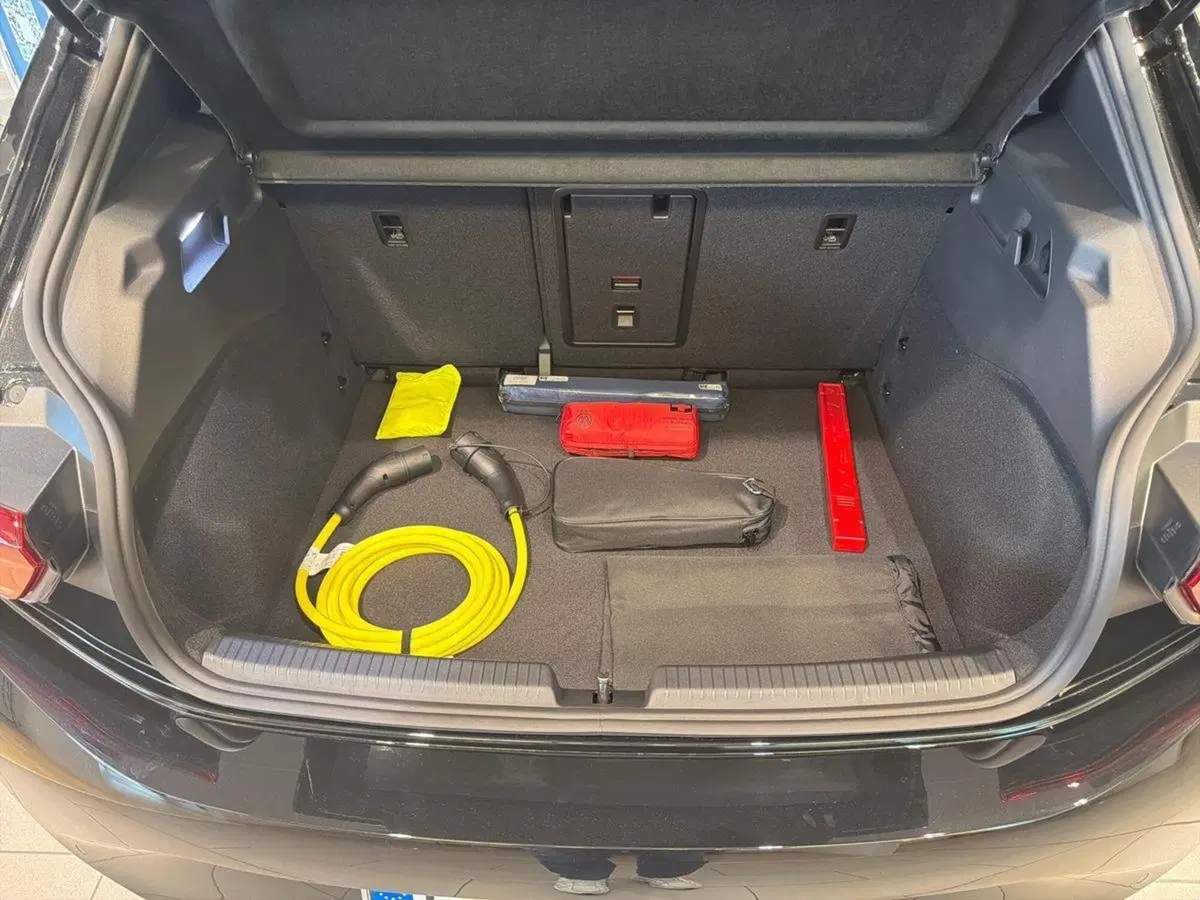 Volkswagen ID.3 nuova a Prato (8)