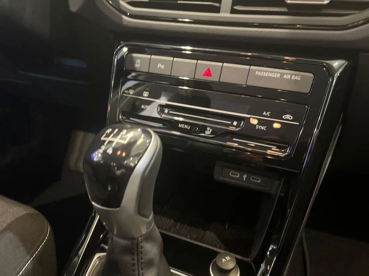 Volkswagen T-Cross nuova a Prato (15)