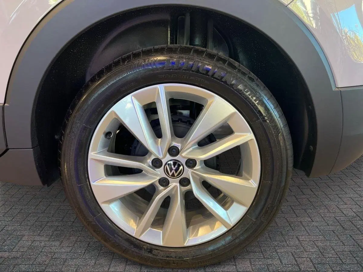 Volkswagen T-Cross nuova a Prato (6)