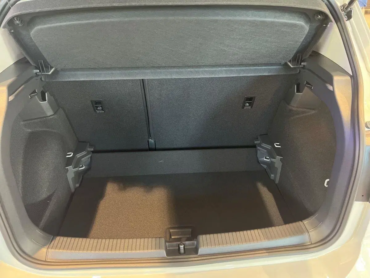 Volkswagen T-Cross nuova a Prato (8)