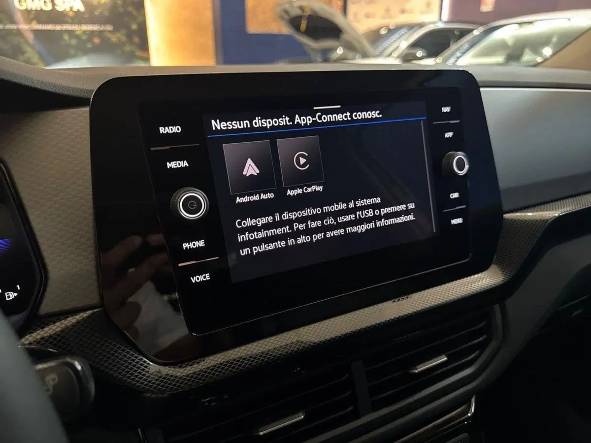 Volkswagen T-Cross nuova a Prato (19)
