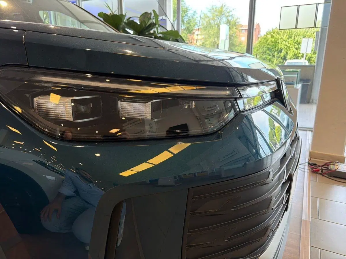 Volkswagen Tayron nuova a Prato (7)