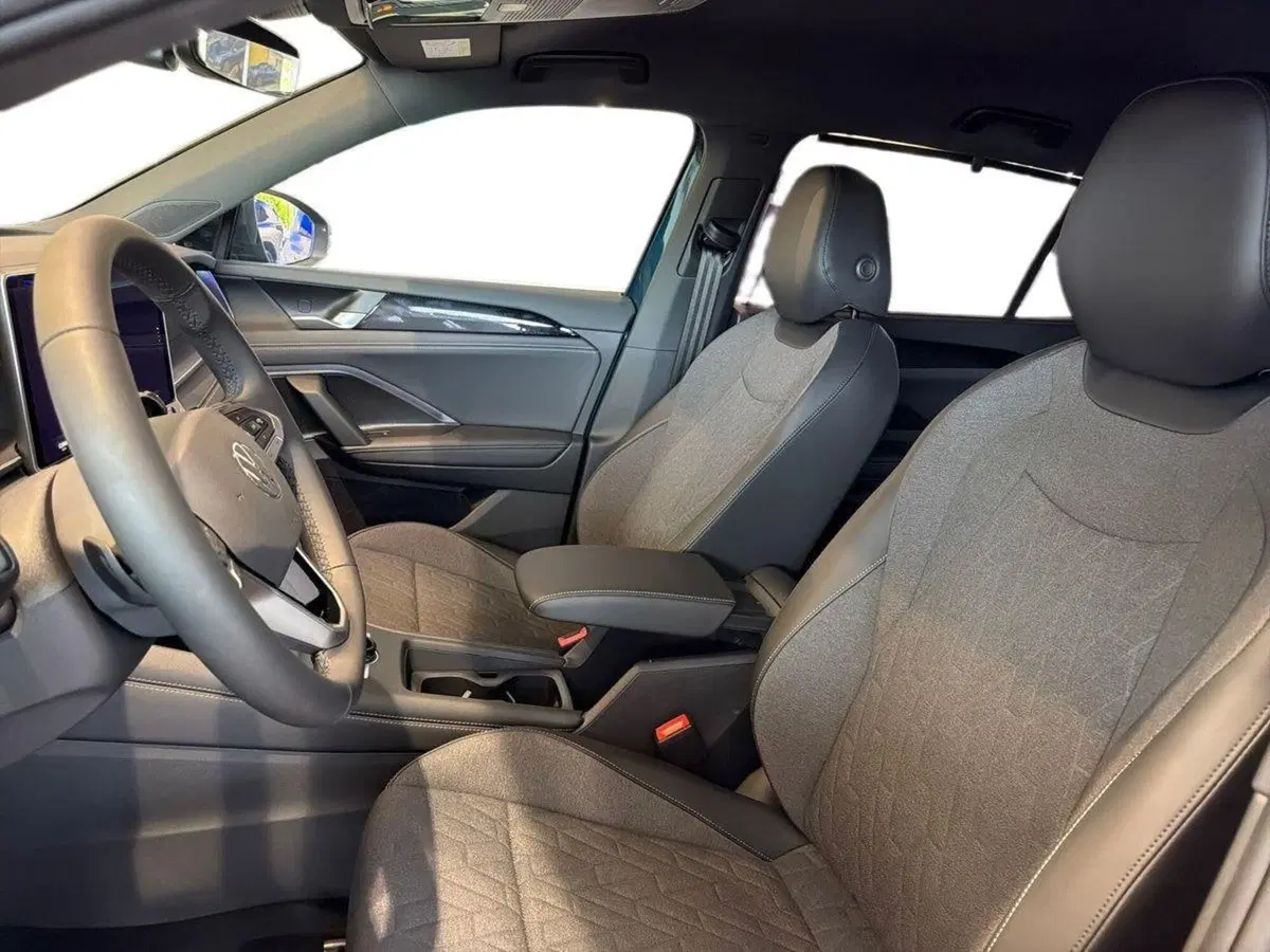 Volkswagen Tayron nuova a Prato (9)