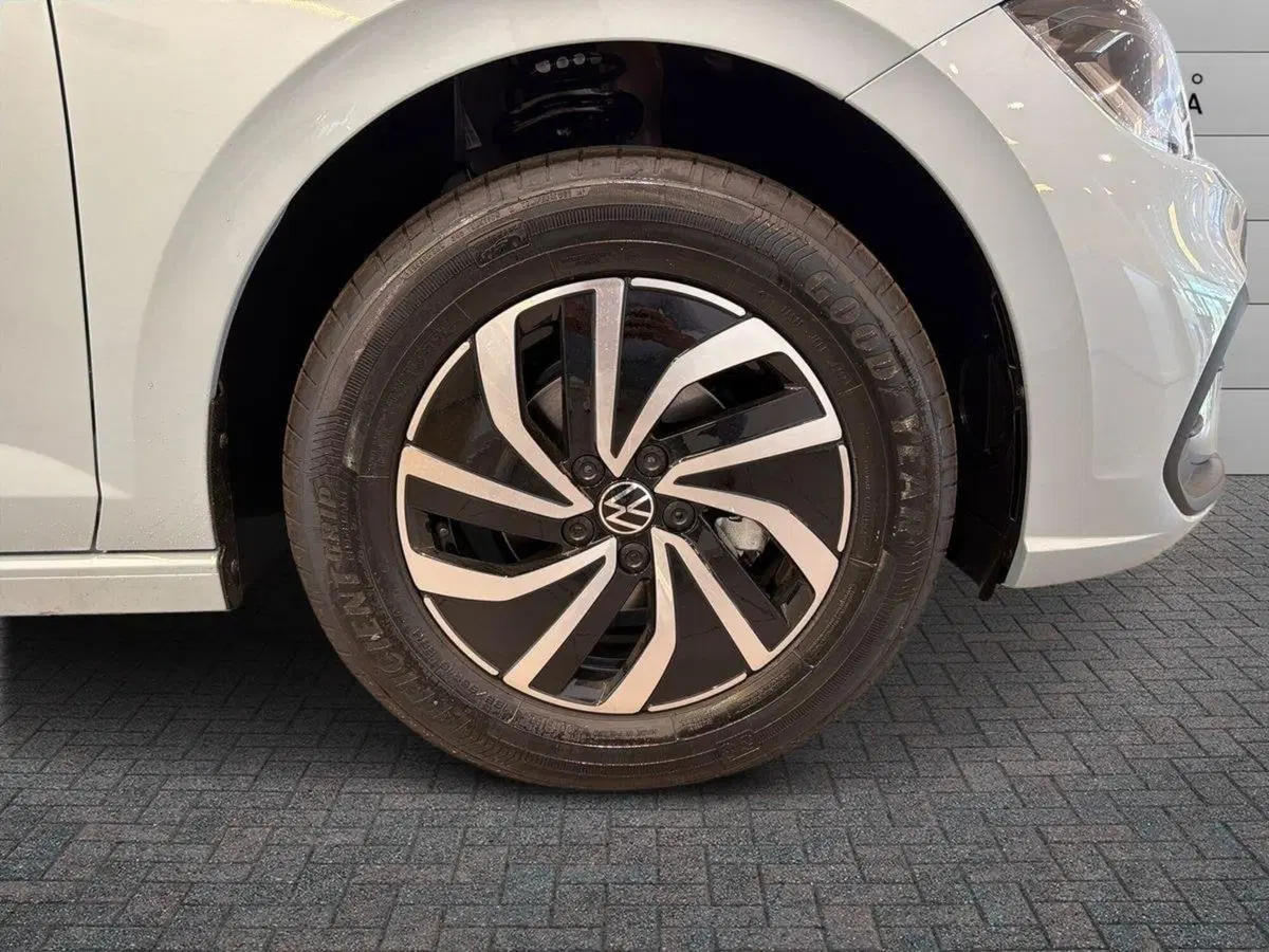 Volkswagen Polo nuova a Prato (6)