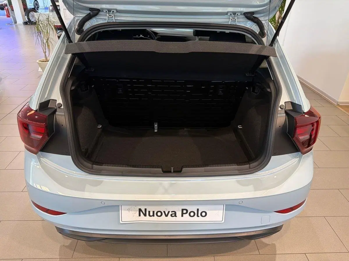 Volkswagen Polo nuova a Prato (8)