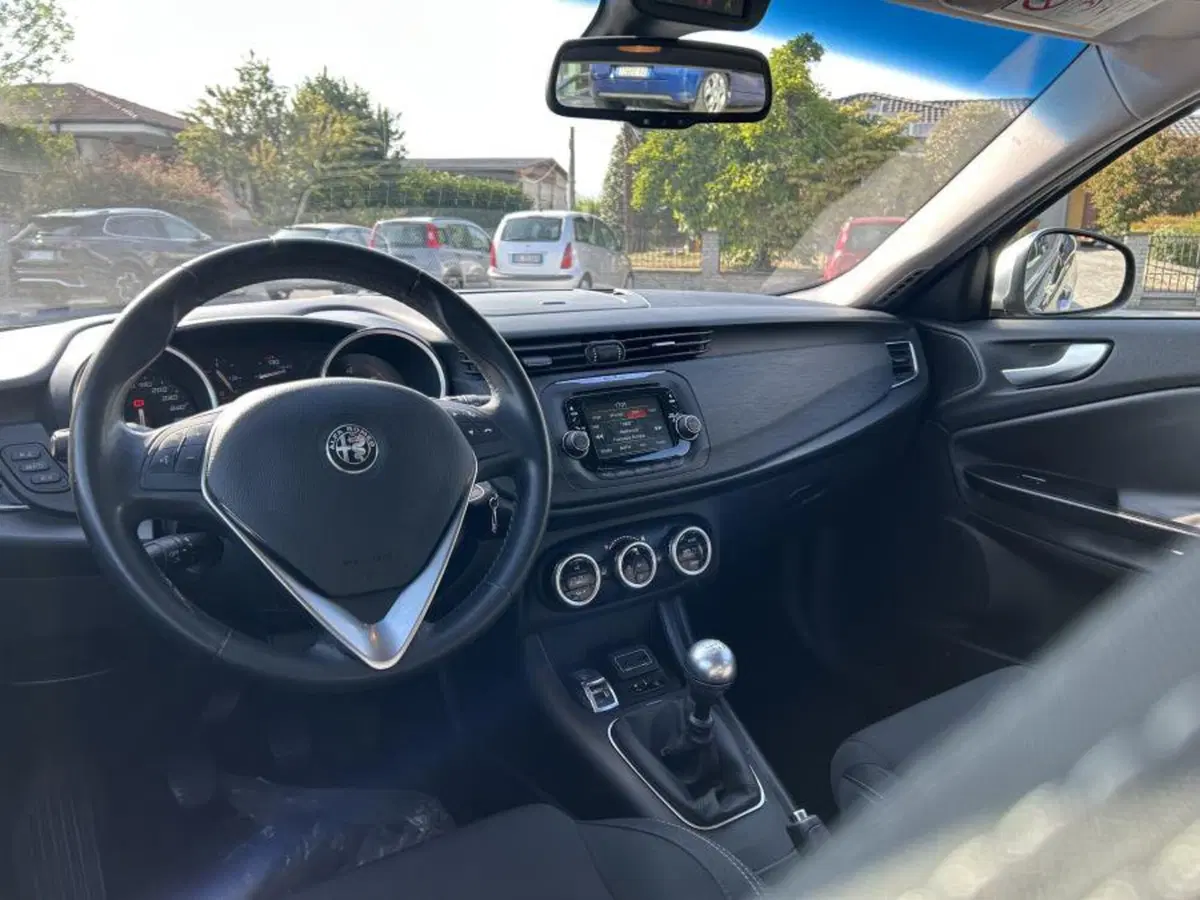 Alfa Romeo Giulietta usata a Cuneo (10)