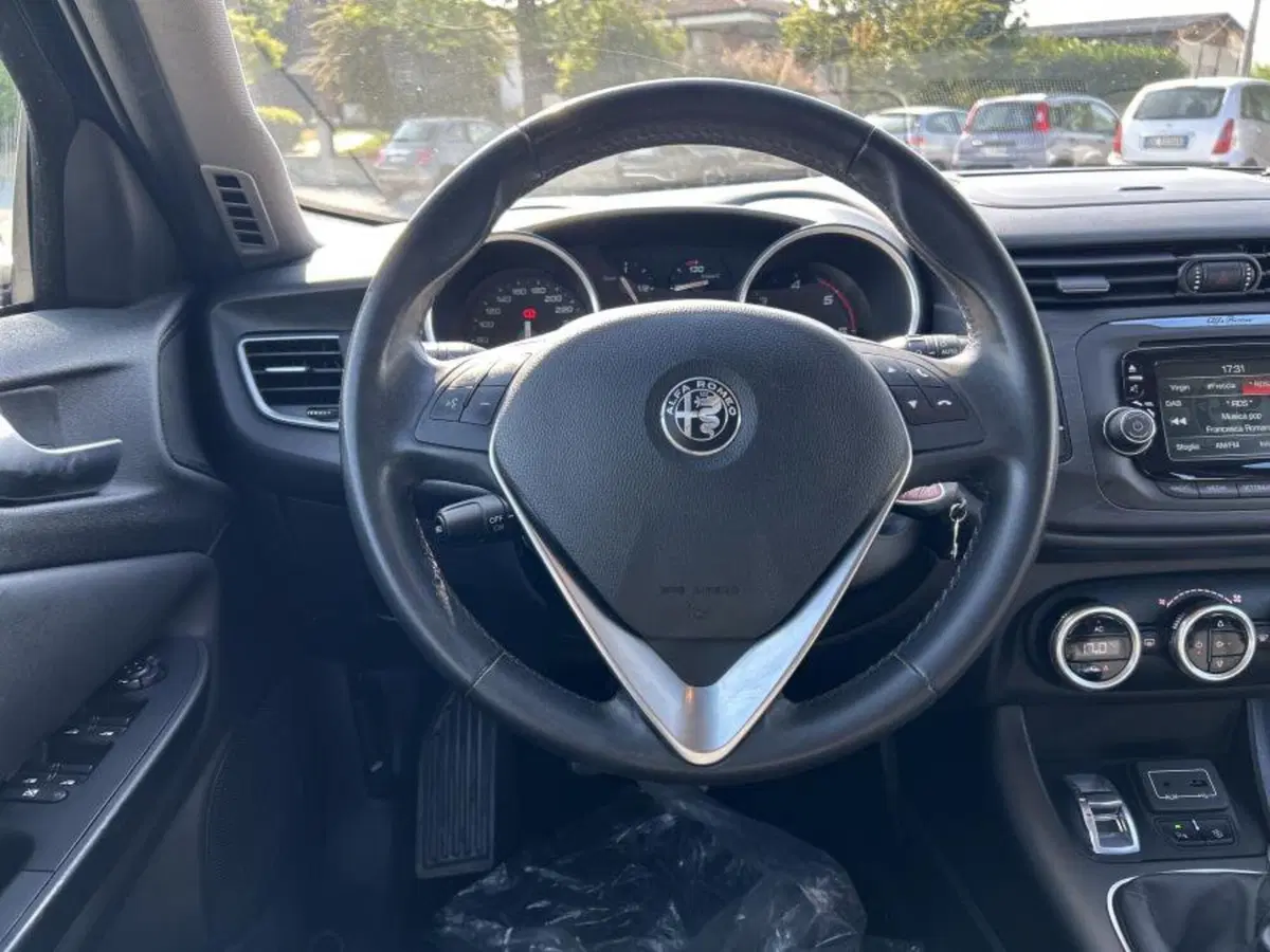 Alfa Romeo Giulietta usata a Cuneo (11)