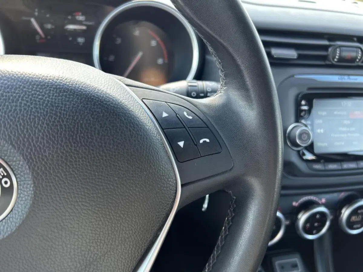 Alfa Romeo Giulietta usata a Cuneo (18)