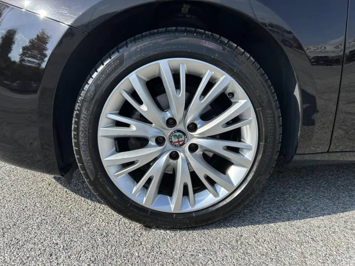 Alfa Romeo Giulietta usata a Cuneo (5)