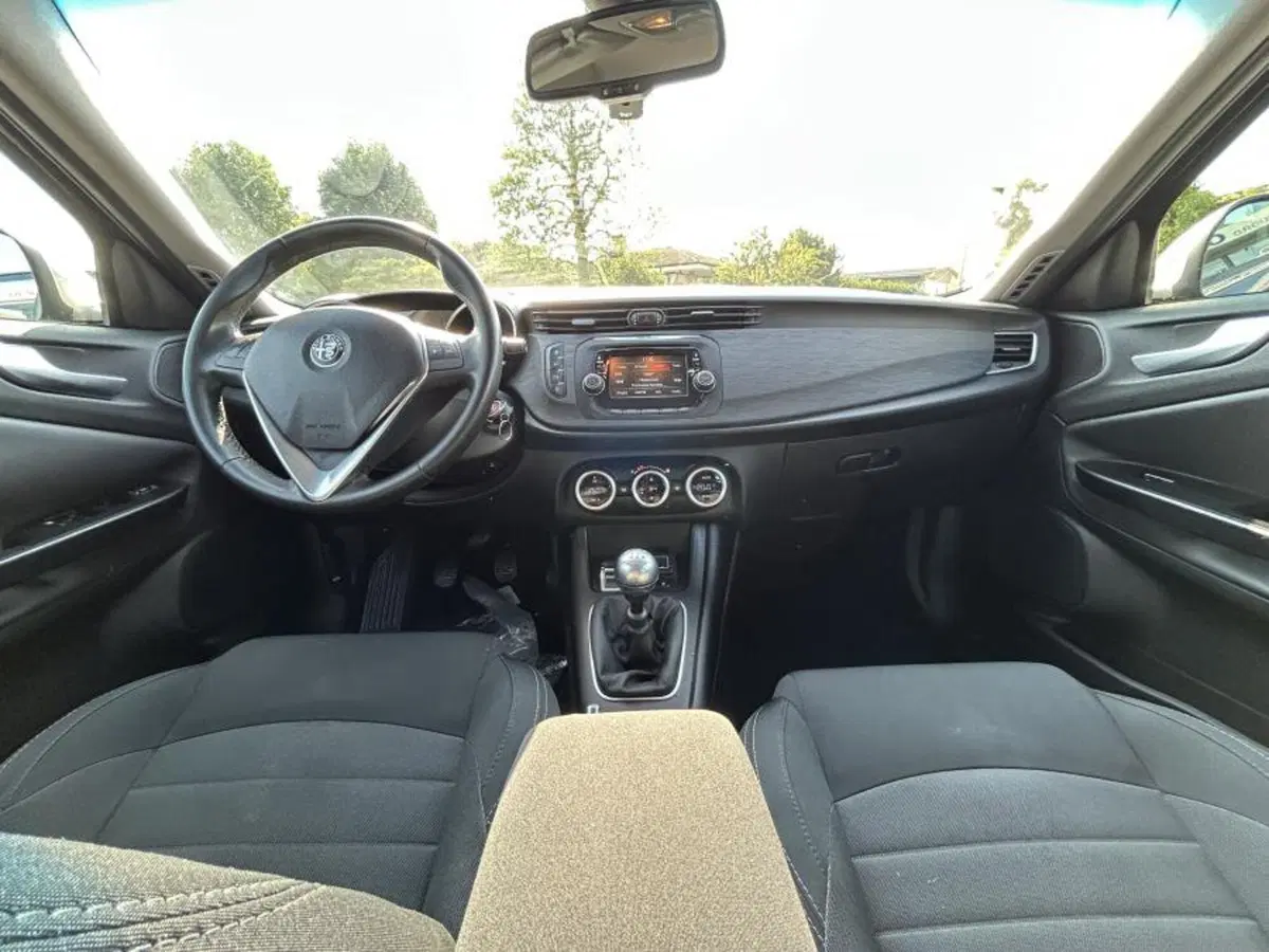 Alfa Romeo Giulietta usata a Cuneo (9)