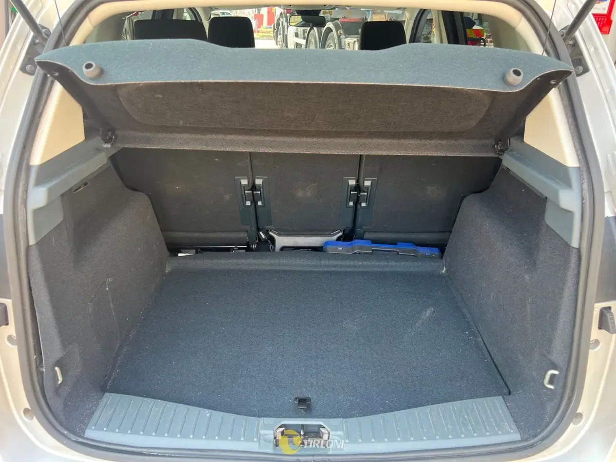 Ford C-Max usata a Milano (17)