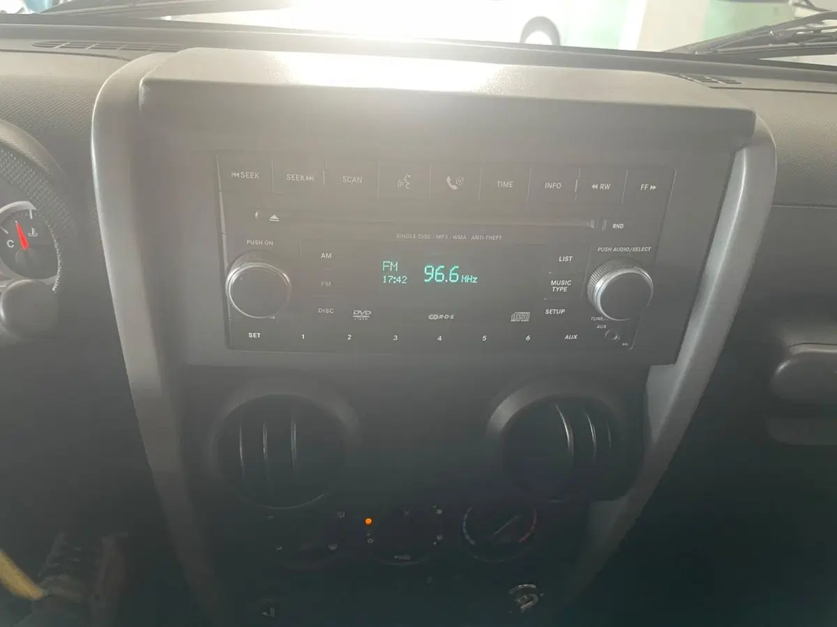 Jeep Wrangler Unlimited usata a Lucca (12)
