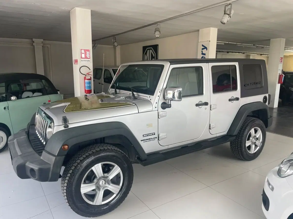 Jeep Wrangler Unlimited usata a Lucca (2)