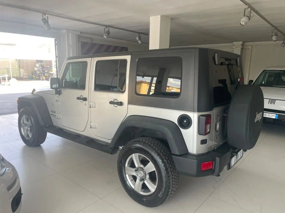Jeep Wrangler Unlimited usata a Lucca (3)
