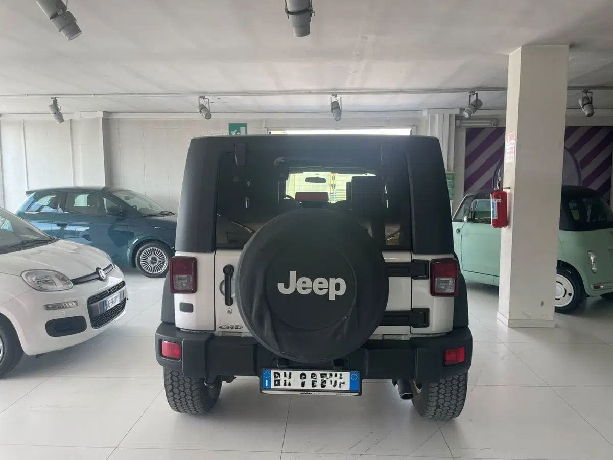 Jeep Wrangler Unlimited usata a Lucca (4)