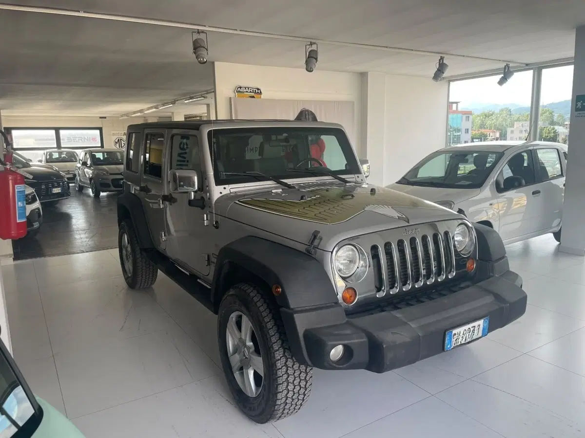 Jeep Wrangler Unlimited usata a Lucca (6)