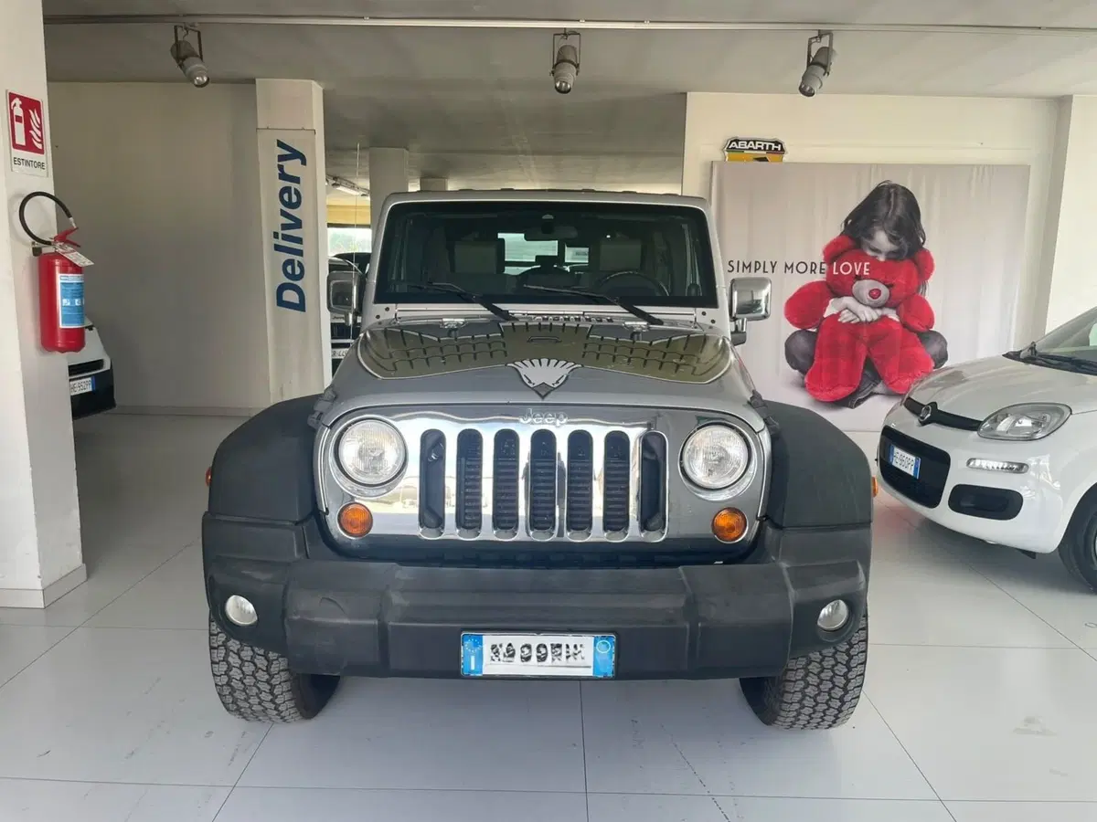 Jeep Wrangler Unlimited usata a Lucca (7)