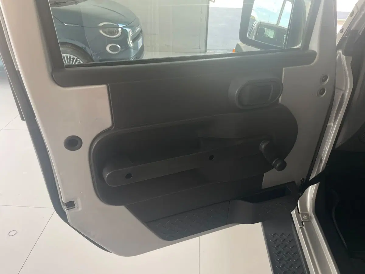 Jeep Wrangler Unlimited usata a Lucca (8)