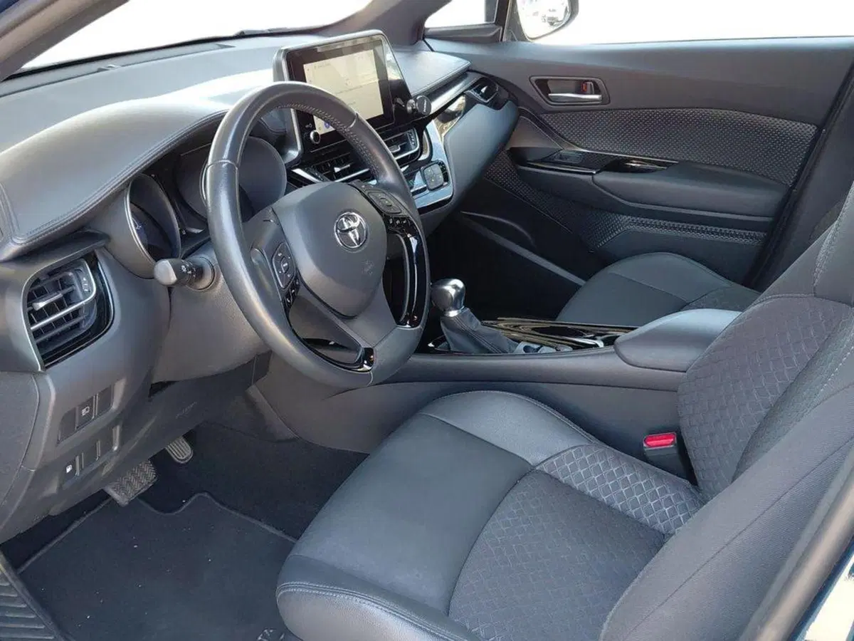 Toyota Toyota C-HR usata a Cagliari (7)