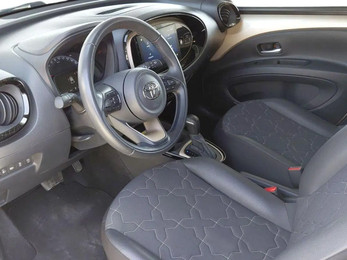 Toyota Aygo X usata a Cagliari (7)