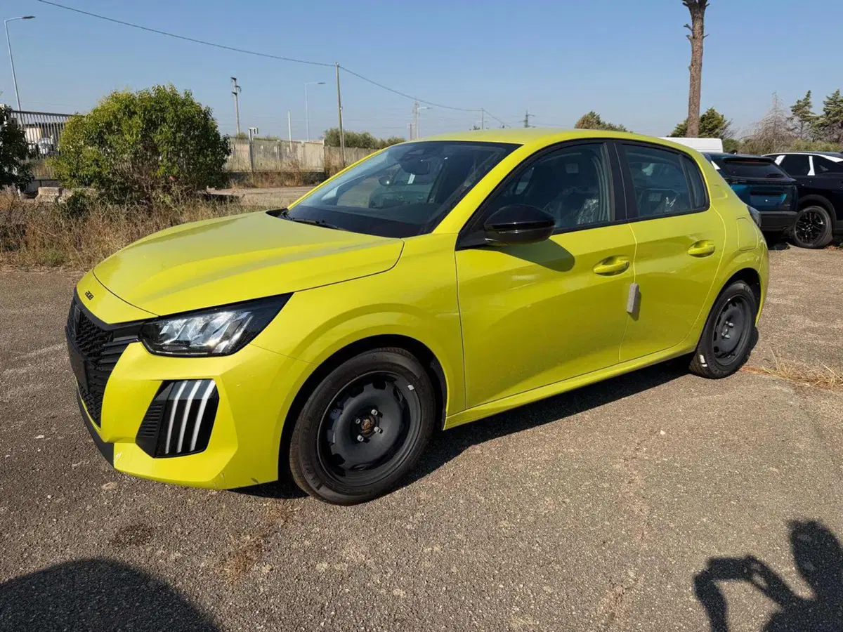 Peugeot 208 nuova a Foggia