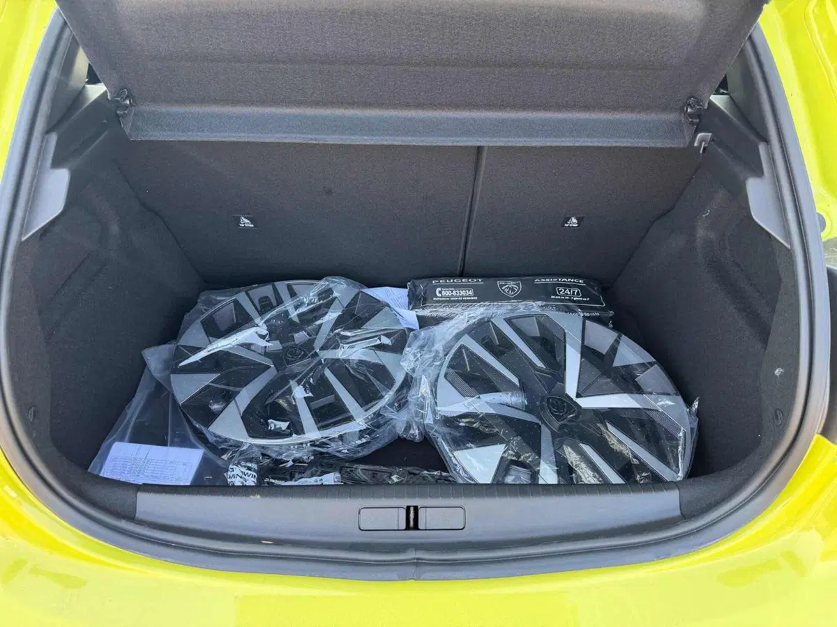 Peugeot 208 nuova a Foggia (10)