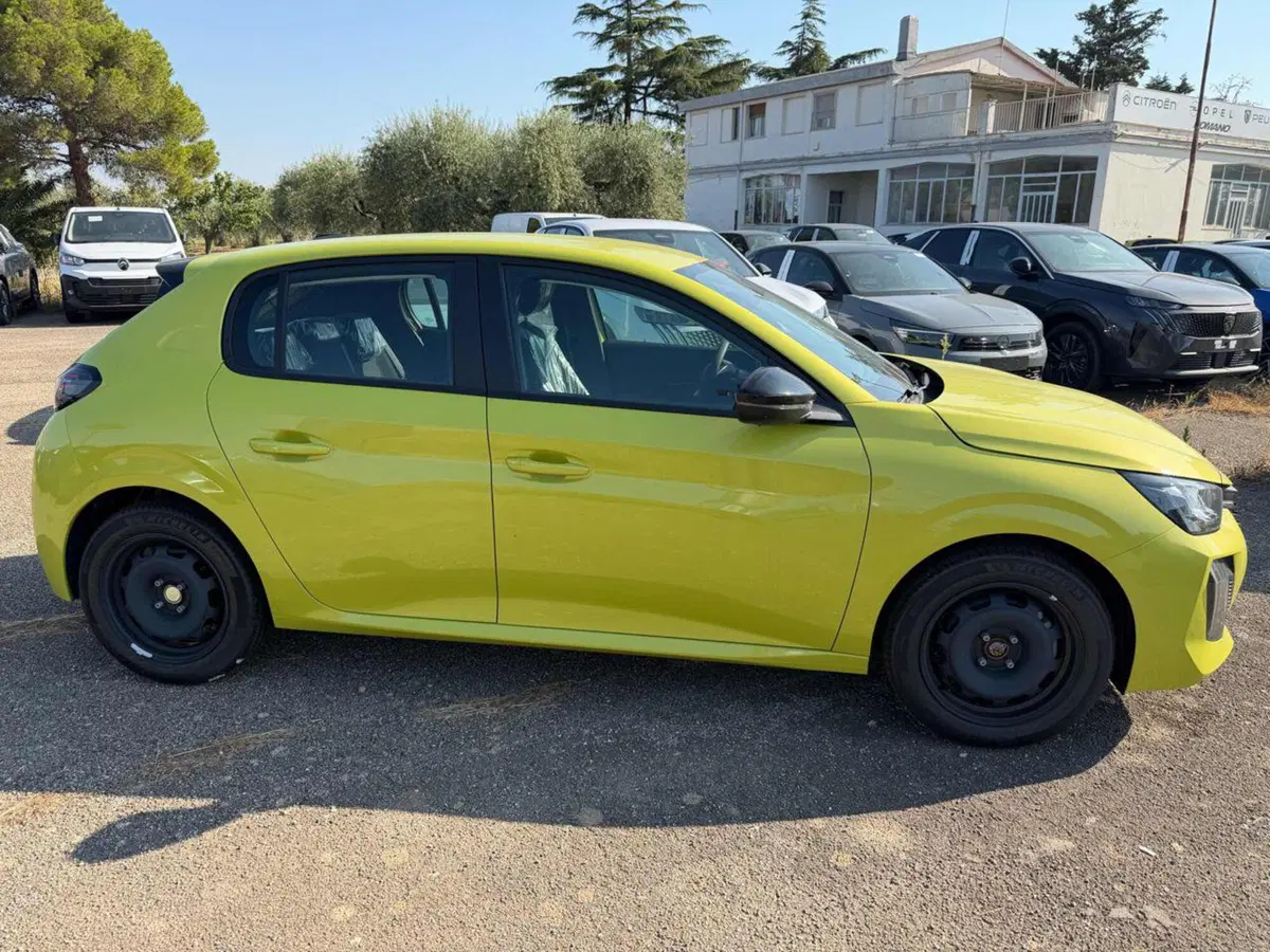 Peugeot 208 nuova a Foggia (19)