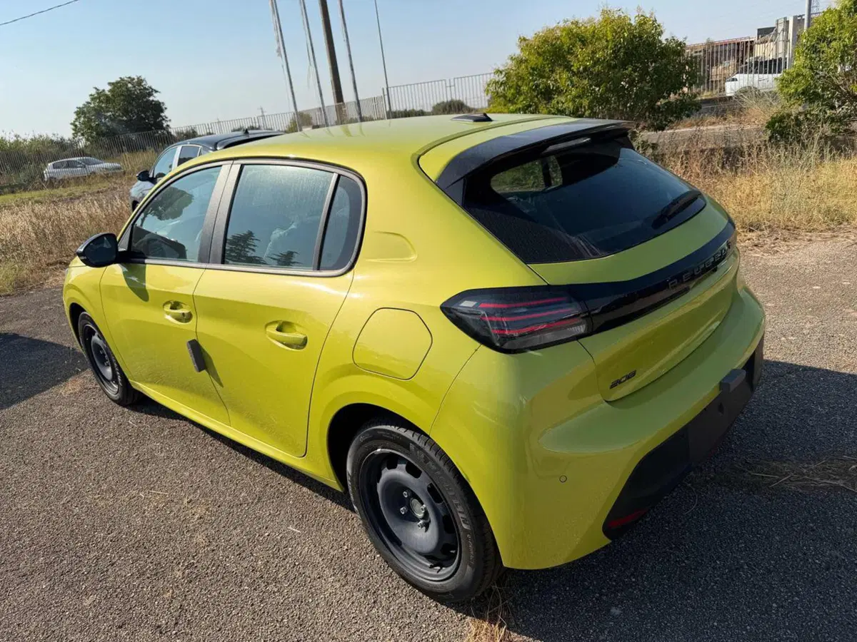 Peugeot 208 nuova a Foggia (20)