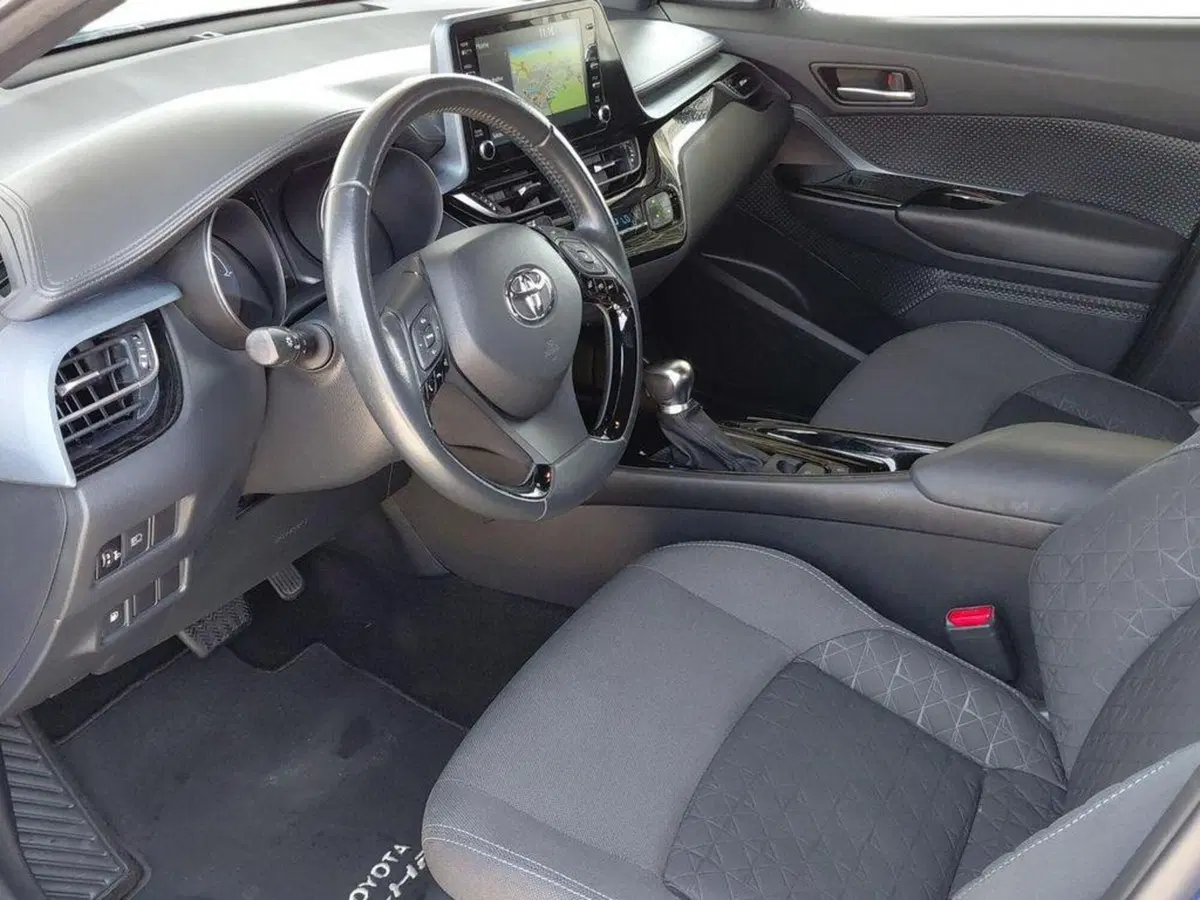 Toyota Toyota C-HR usata a Cagliari (7)