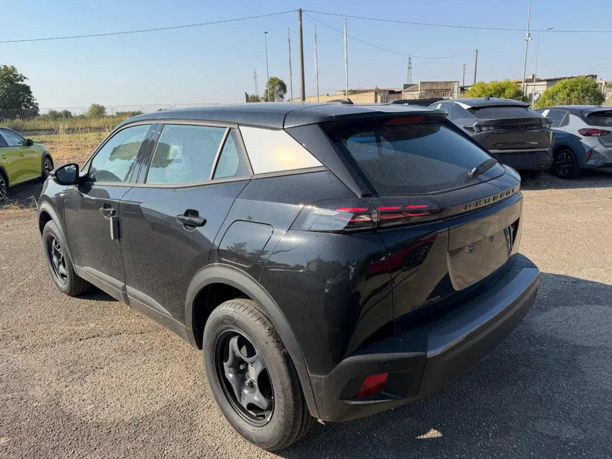 Peugeot 2008 nuova a Foggia (11)