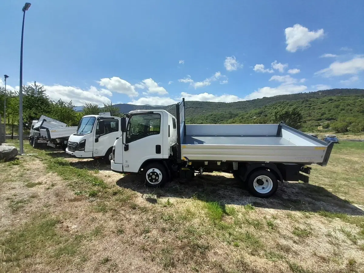 Isuzu M27 nuova a L'Aquila (8)